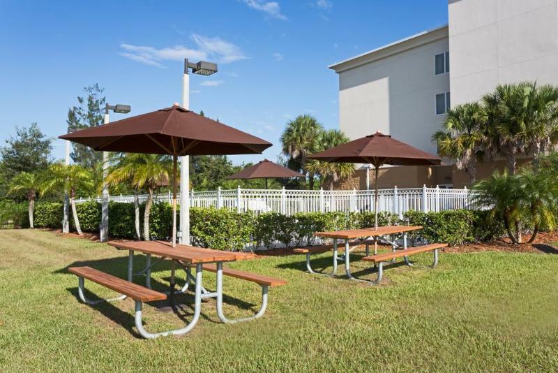 Holiday Inn Express Hotel & Suites Fort Pierce West Exterior foto